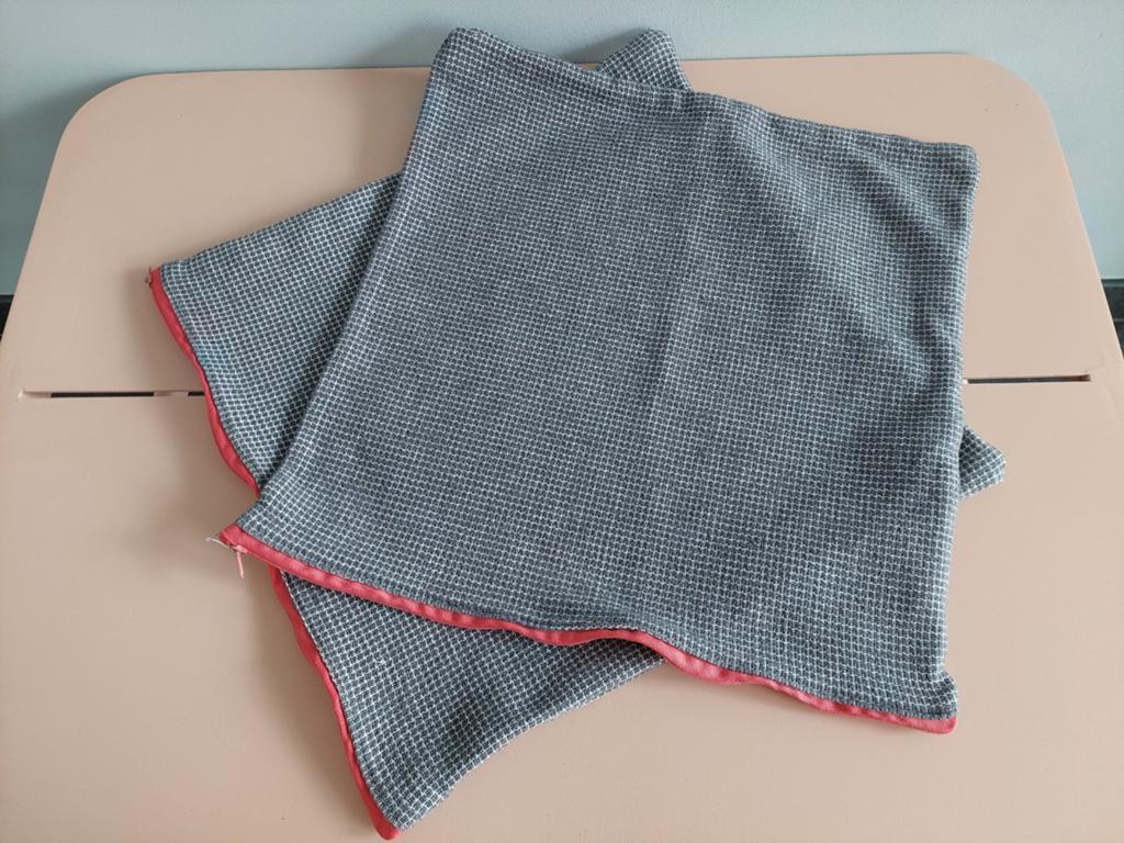 2 kussenhoezen 36x36 cm, Ophalen of Verzenden, Zo goed als nieuw, Roze, Vierkant