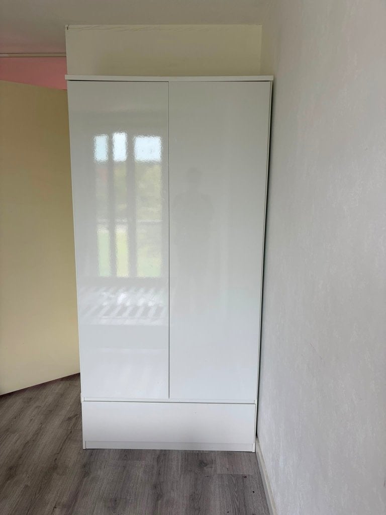 Witte hoogglans kledingkast, Ophalen, Gebruikt, 50 tot 100 cm, Met lade(s)