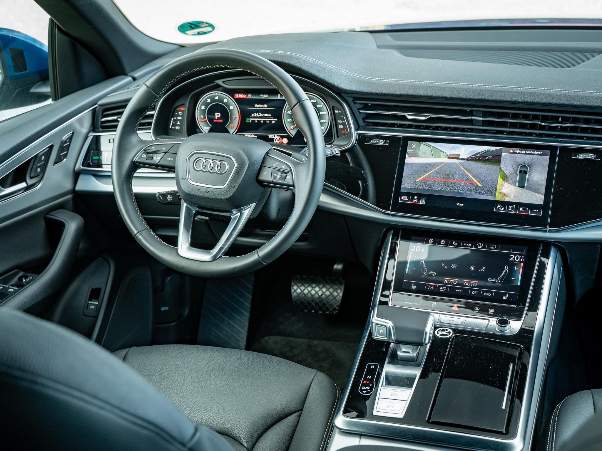 Audi Q8 55 TFSI quattro | 360 Camera | HUD | Leder | Trekhaa, Auto's, Automaat, Dealer onderhouden, 77 km/l, Gebruikt