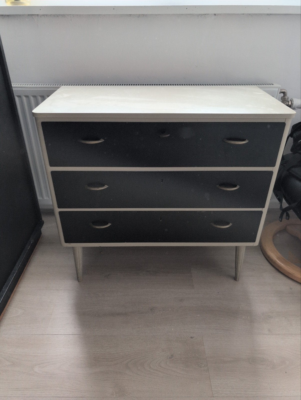 Vintage ladekast met 3 laden - Wit/Zwart, Huis en Inrichting, Gebruikt, 100 tot 150 cm, 3 of 4 laden, 25 tot 50 cm