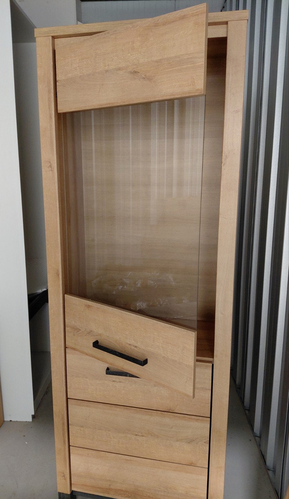 Houten vitrinekast met glazen deur 40x71x196, Ophalen, Zo goed als nieuw
