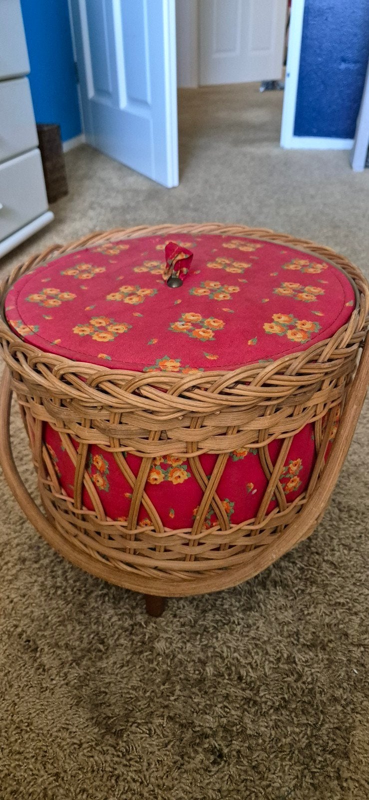 Vintage Rotan Naaimand met Bloemenprint en Pootjes, Ophalen of Verzenden