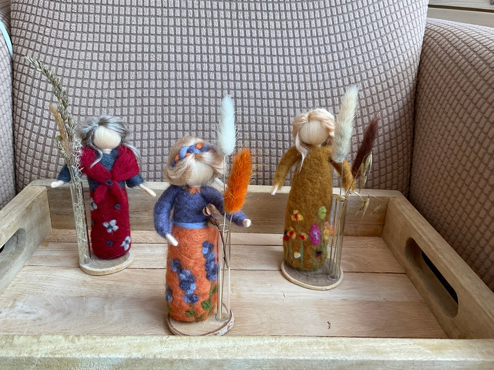 Seizoenstafel bloemen meisjes naaldvilt jaartafel naaldvilt, Ophalen of Verzenden, Zo goed als nieuw, Figuurtje(s)