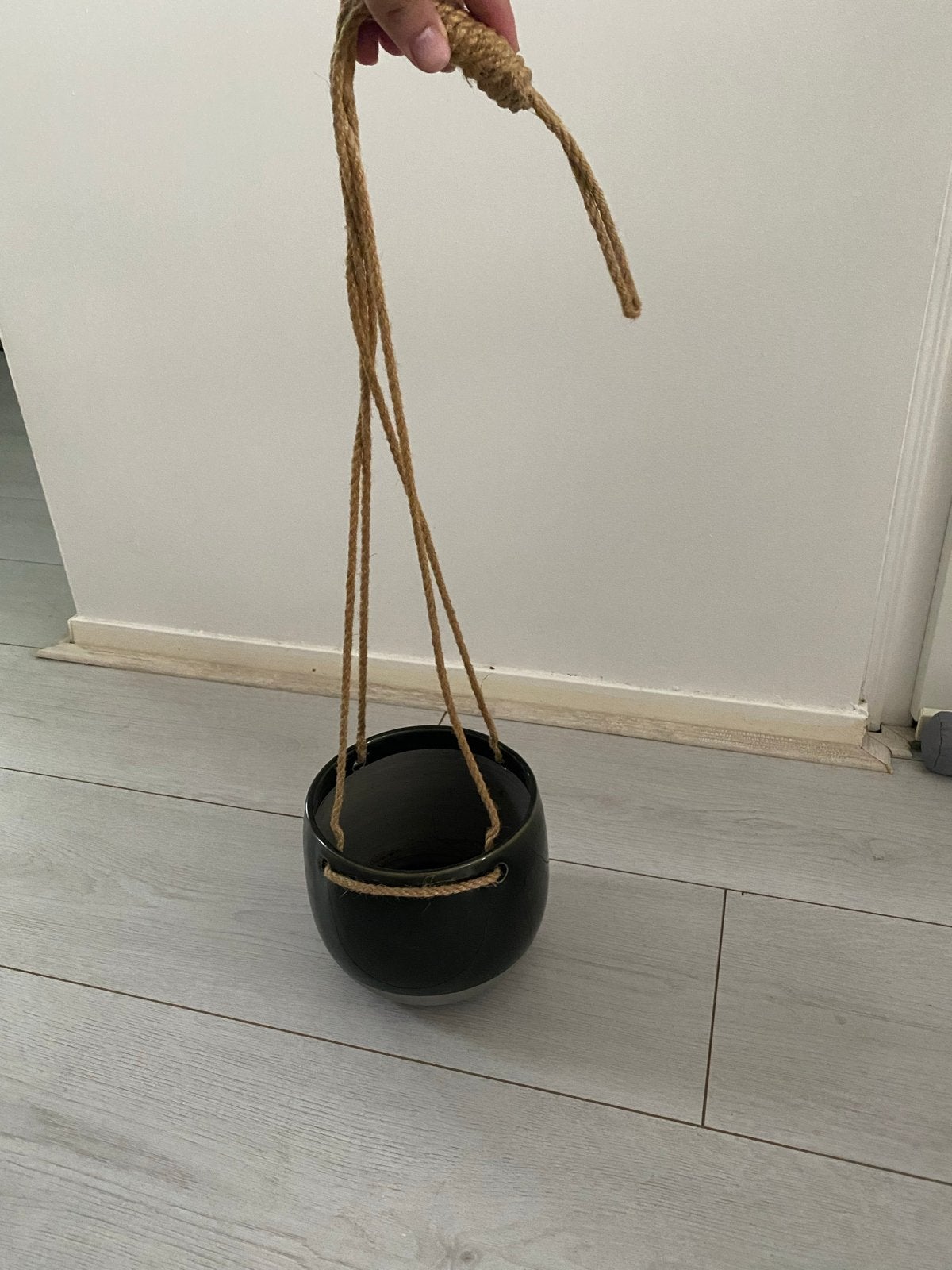 Donkergroene hangende bloempot met touw, Tuin en Terras, Bloempotten, Rond, Binnen, Ophalen of Verzenden, Zo goed als nieuw