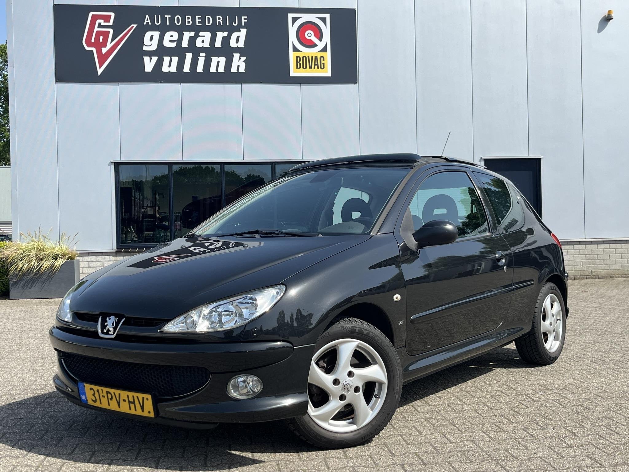 Peugeot 206 1.6-16V XS Pack SCHUIFDAK AIRCO TREKHAAK, Auto's, Voorwielaandrijving, Stof, Elektrische ramen, Zwart