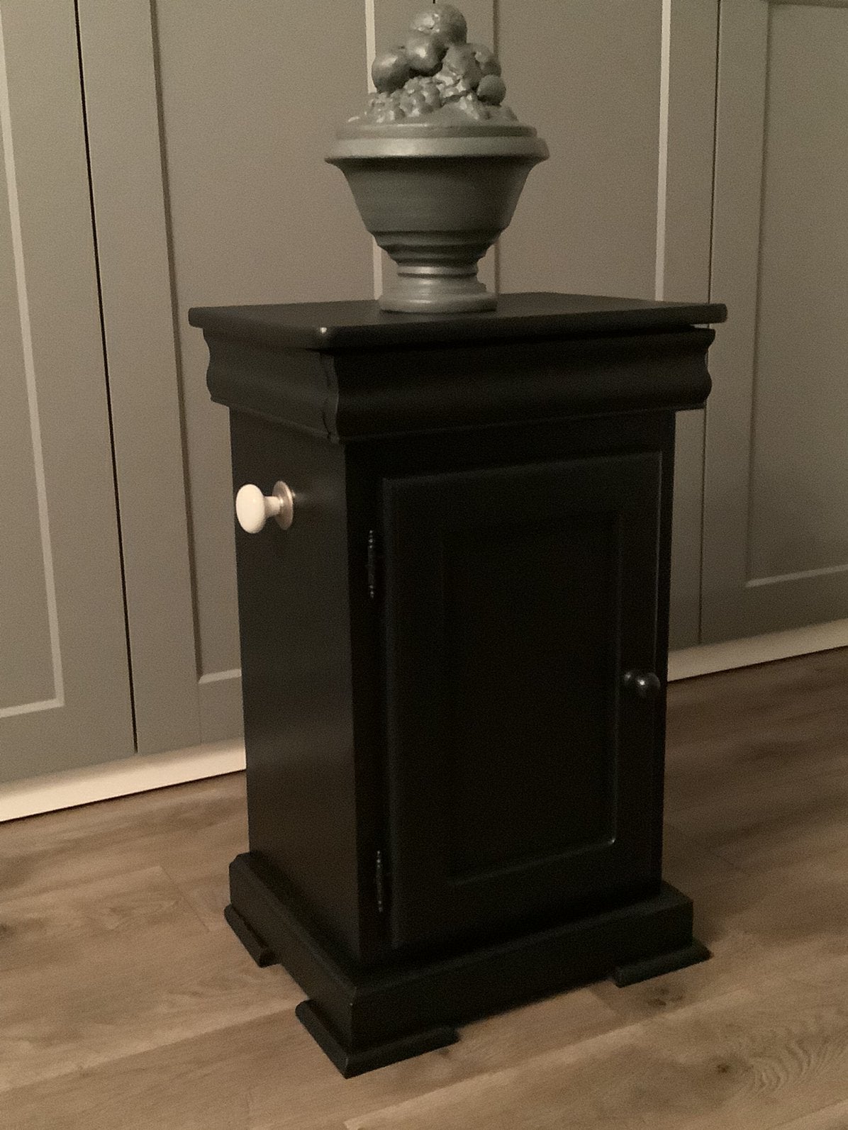 Zwart kastje Queen Ann dressoir grote tuintafel Brugge hout, Ophalen