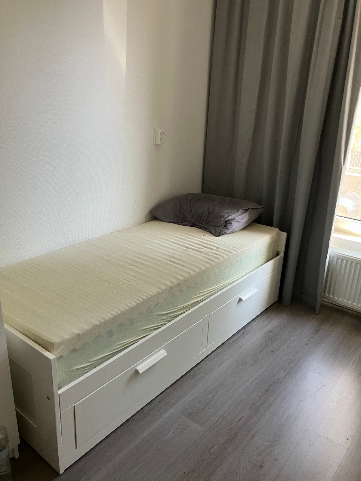 IKEA Brimnes bedbank uitschuifbaar met opberglades, Huis en Inrichting, Slaapkamer | Bedden, Ophalen, Eenpersoons, Wit, 80 cm