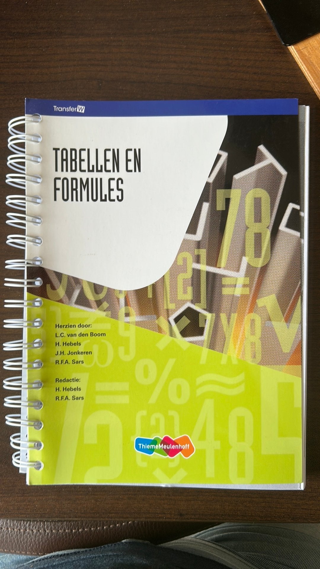 Tabellen en formules, Ophalen of Verzenden, Zo goed als nieuw