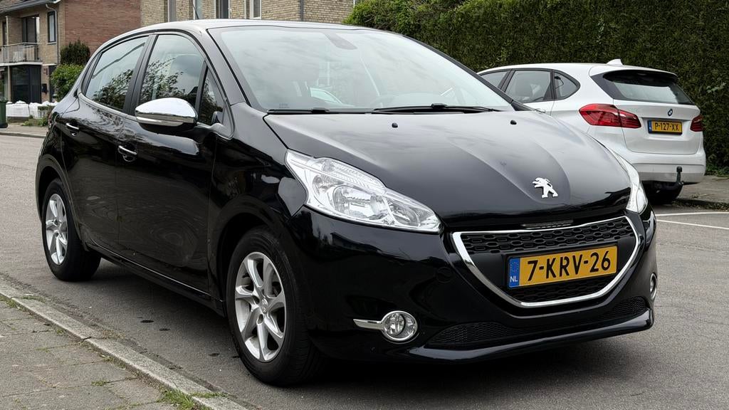 Peugeot 208 1.2 VTI Cruise/Parkeersensoren/5-D 2013 Zwart, Auto's, Peugeot, Voorwielaandrijving, Stof, 1199 cc, Zwart
