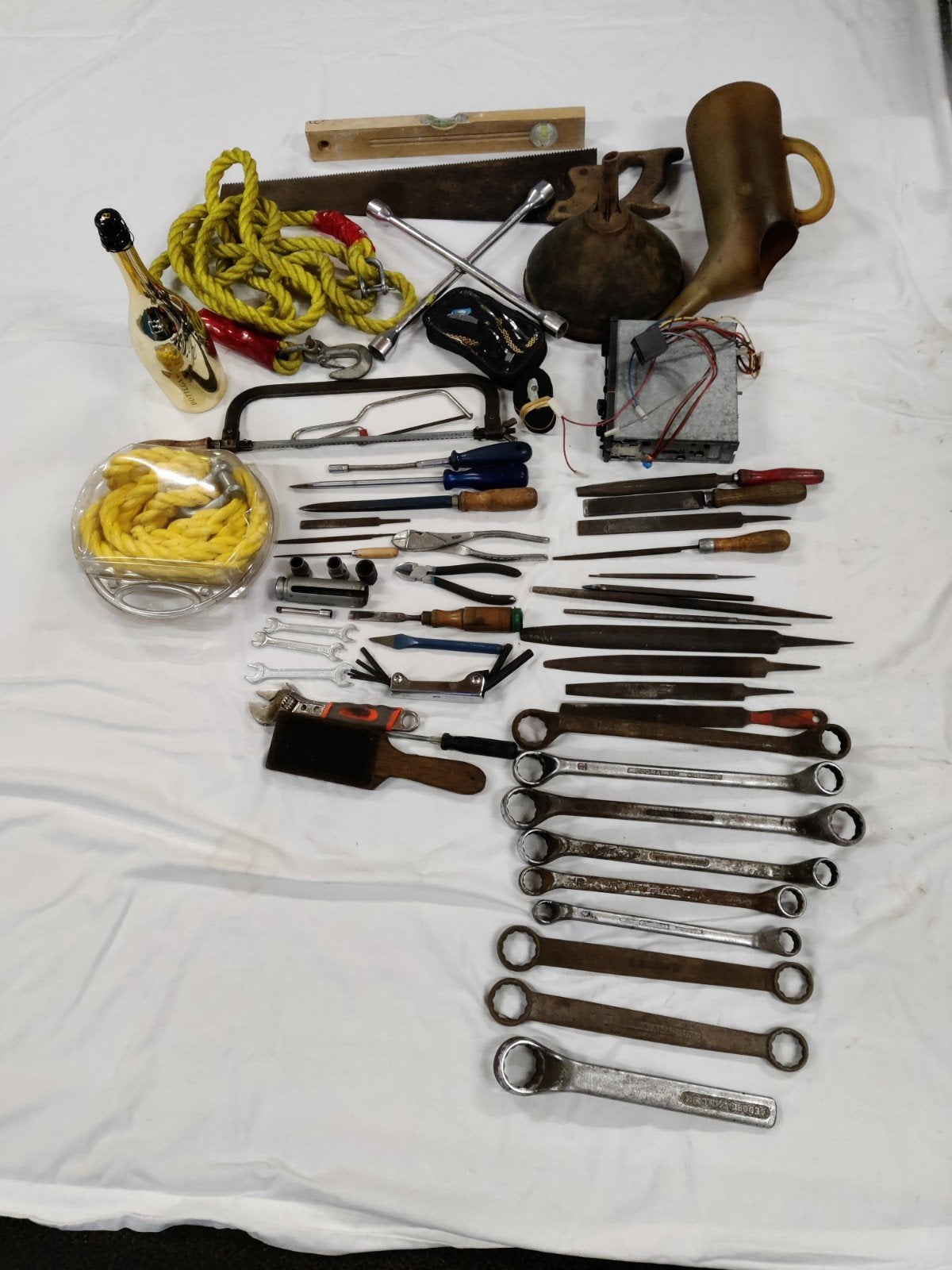 Diverse gereedschappen en luchtslang, Doe-het-zelf en Verbouw, Gereedschap | Handgereedschap, Ophalen of Verzenden, Gebruikt, Gereedschapsset