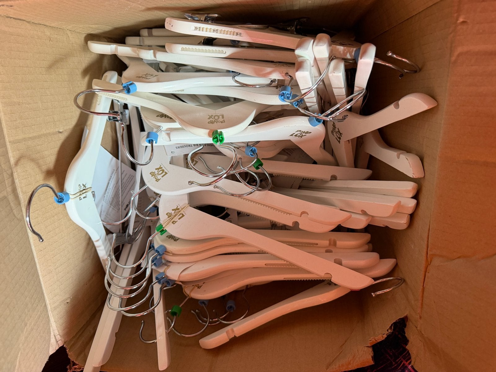 Kledinghangers - Diverse maten 2 dozen vol!, Ophalen, Gebruikt, Hout, Kinderen en Volwassenen