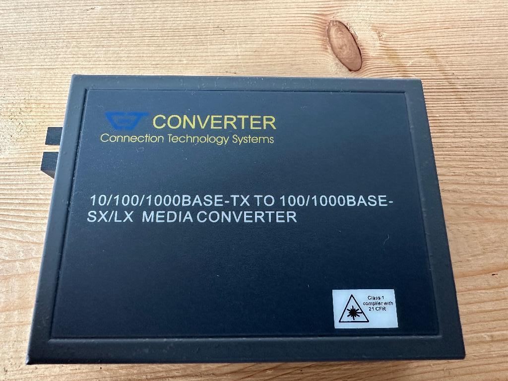 Media Converter glasvezel naar ethernet, merk CTS, Ophalen, Zo goed als nieuw, Router met modem