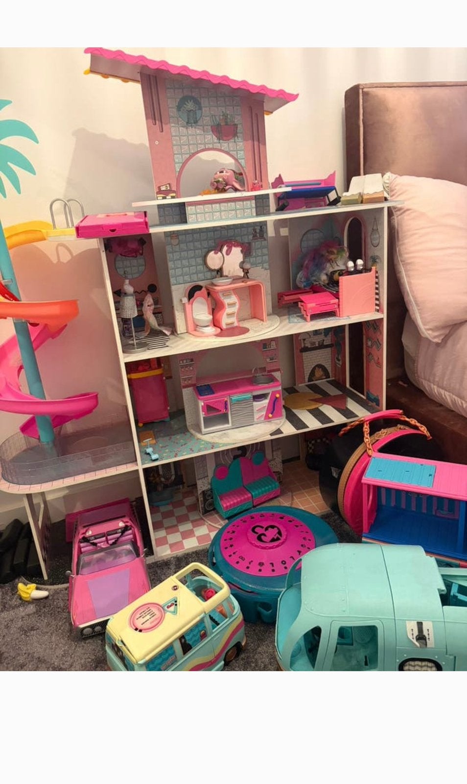 Lol poppenhuizen plus accessoires, Kinderen en Baby's, Speelgoed | Poppenhuizen, Ophalen, Zo goed als nieuw, Poppenhuis