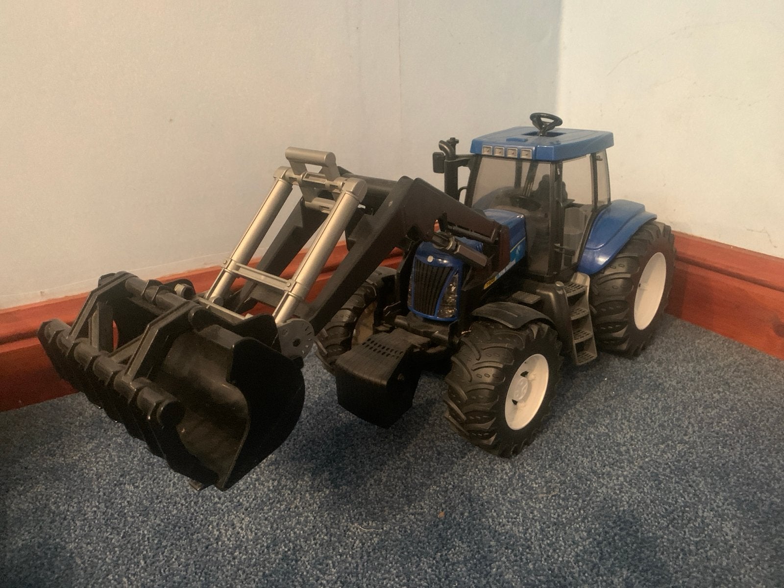 New Holland T8040 Tractor met voorlader - Speelgoed Bruder, Ophalen, Gebruikt