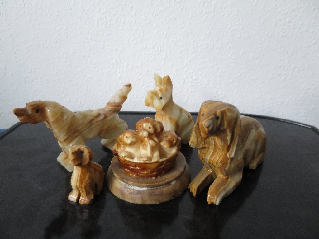 5 mooie honden beeldjes uit marmer circa 12/15/10/5 cm, Ophalen of Verzenden