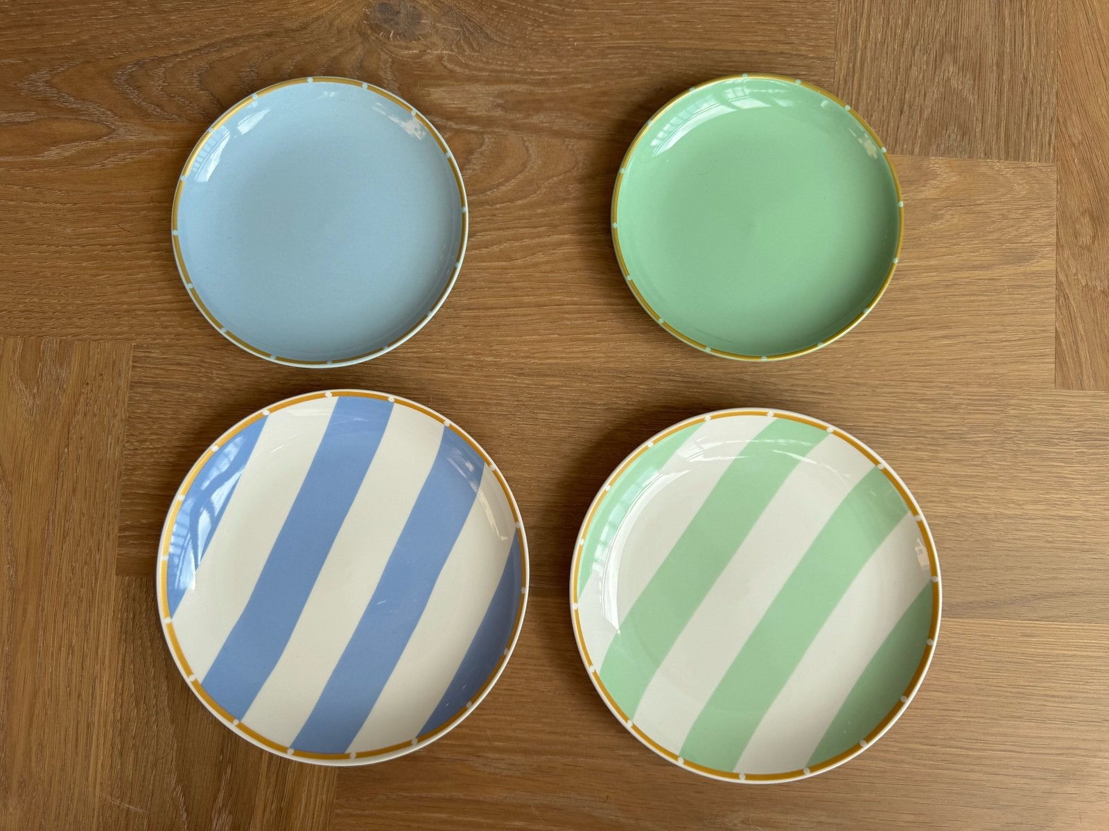 4x ANNIVERSAIRE Pastel Ceramic Plates – Blue/Green, Ophalen, Overige merken, Keramiek, Zo goed als nieuw