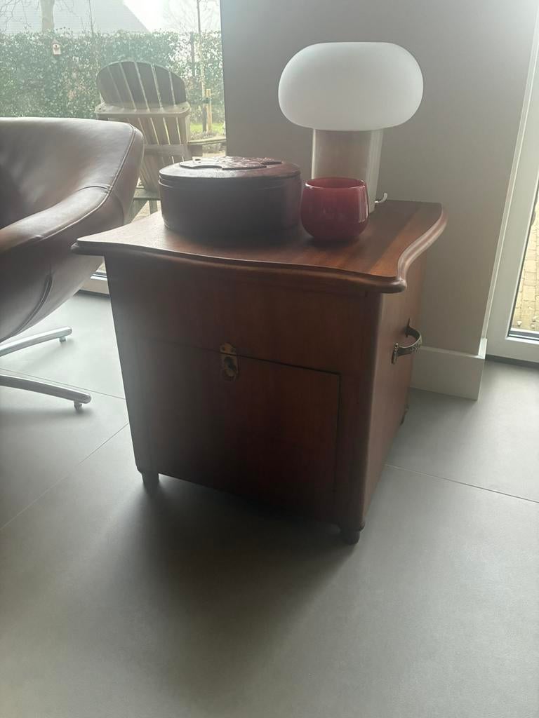Oude Hollandse po kast mahonie, Ophalen