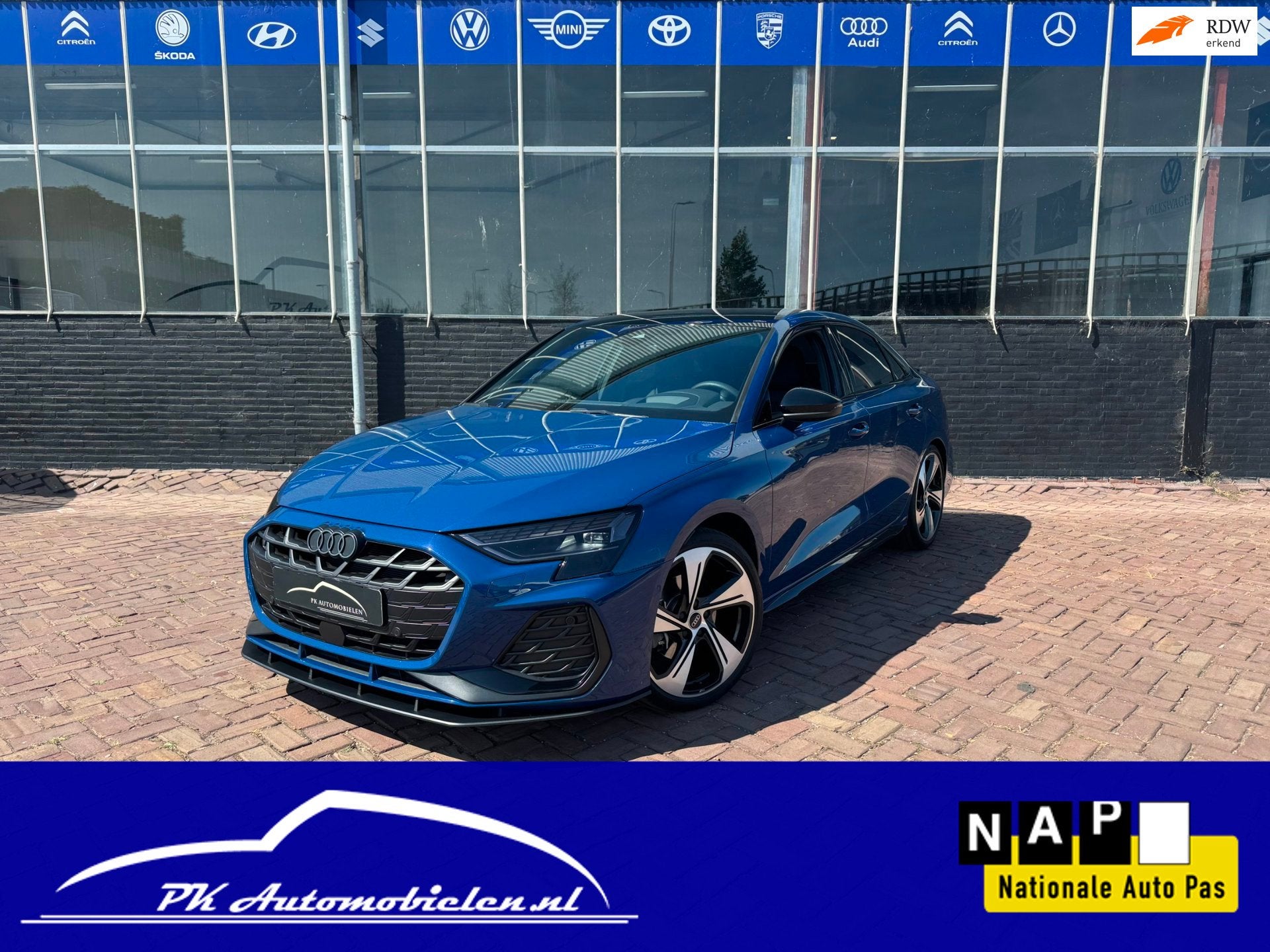 Audi A3 LIMOUSINE 35 TFSI S-Line Black Edition, 1300 kg, 4 cilinders, Blauw, Origineel Nederlands