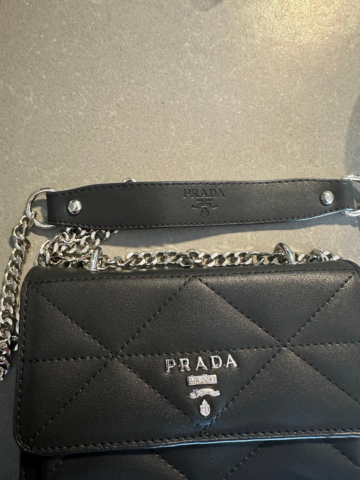 Prada schoudertasje zwart leer met ketting, Ophalen of Verzenden, Nieuw, Zwart, Schoudertasje