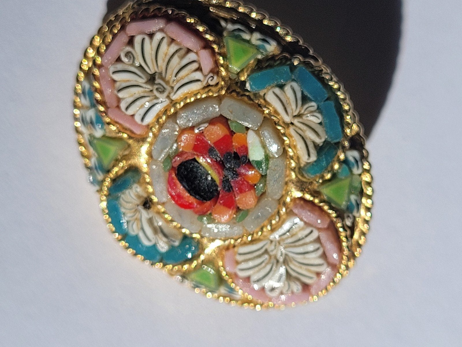kleine vintage micro-mozaïek broche bloem glazen tesserae, Ophalen of Verzenden, Zo goed als nieuw