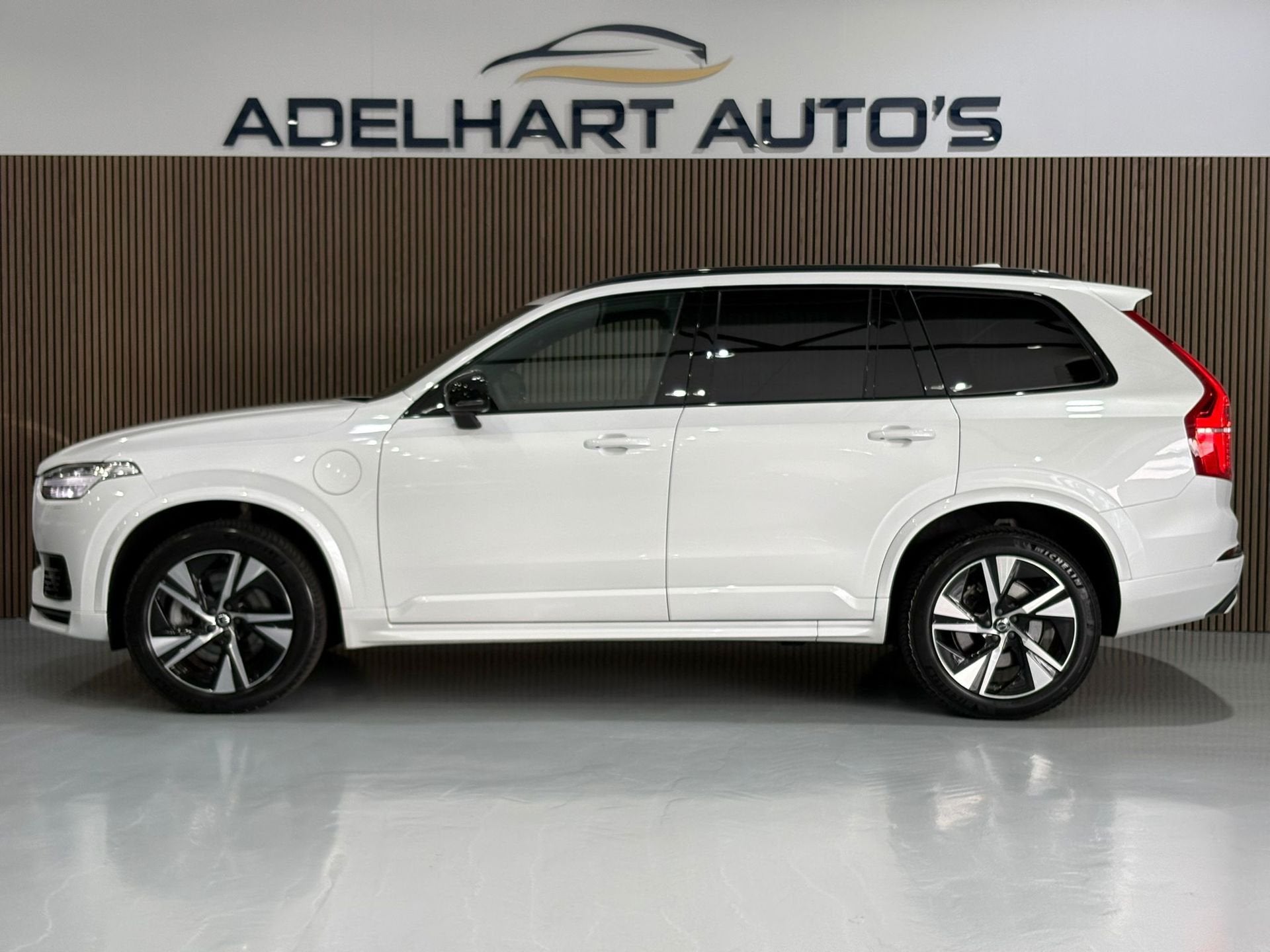 Volvo XC90 2.0 T8 Recharge AWD R Design 455 PK / Harman Kard, Dealer onderhouden, Gebruikt, Zwart, 4 cilinders