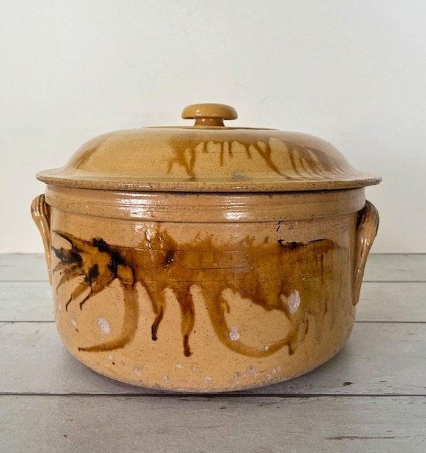 Antieke Provençaalse pot met deksel en grepen, Antiek en Kunst, Antiek | Keramiek en Aardewerk, Ophalen of Verzenden
