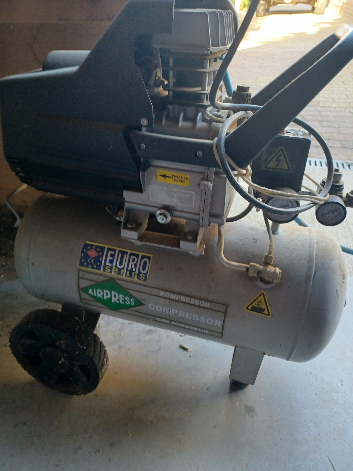airpress compressor, Doe-het-zelf en Verbouw, Compressors, 25 tot 100 liter, Ophalen of Verzenden, 200 tot 400 liter/min