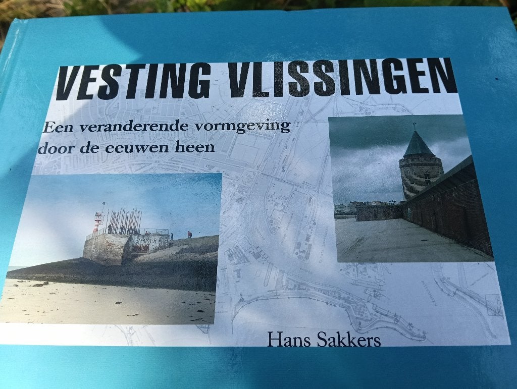 2004 Vesting Vlissingen Hans Sakkers, Boeken, Oorlog en Militair, Ophalen of Verzenden, Niet van toepassing, Zo goed als nieuw