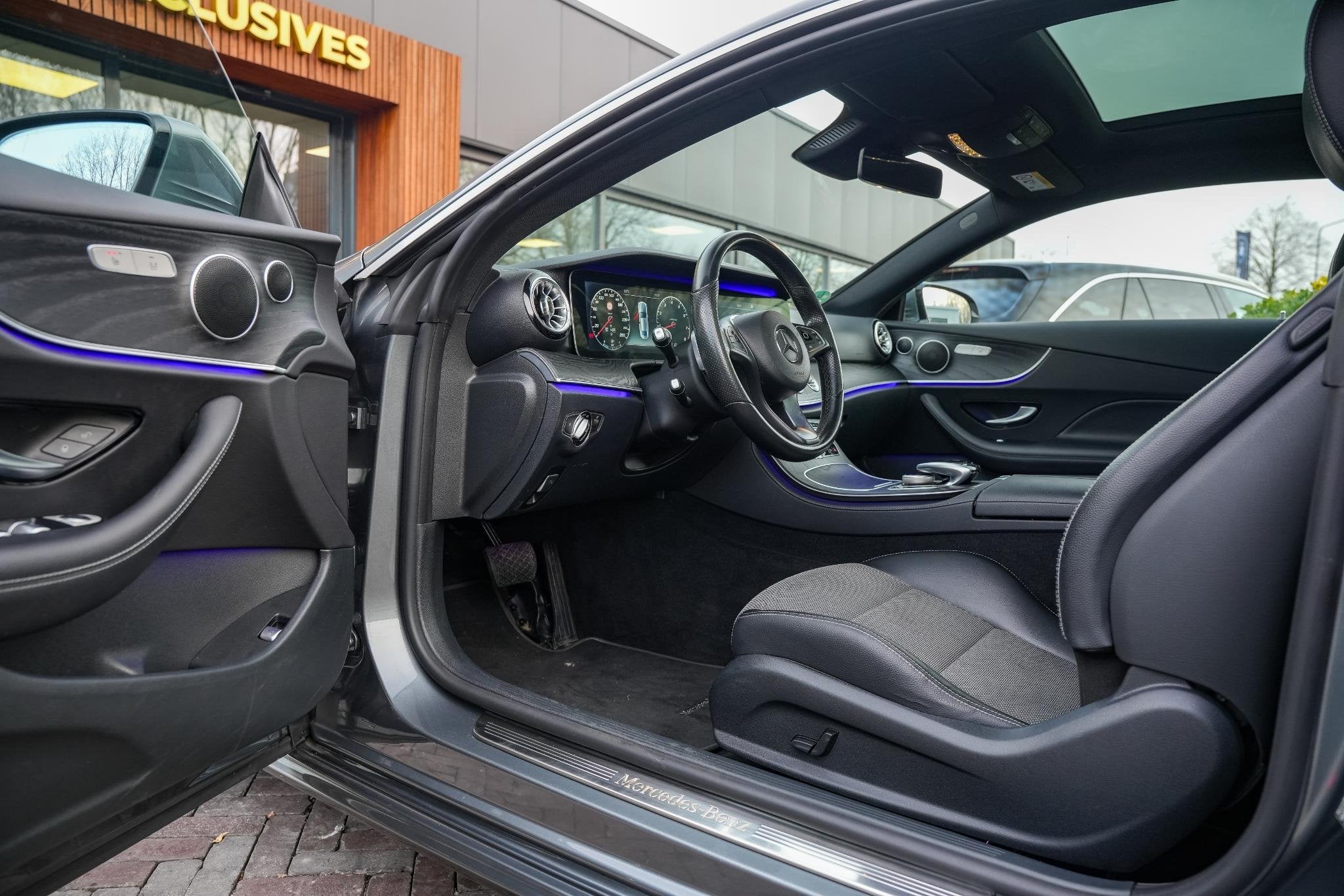Mercedes-Benz E-klasse Coupé 200 Wide Screen Panoramadak, Auto's, Automaat, 4 cilinders, 4 stoelen, Leder en Stof