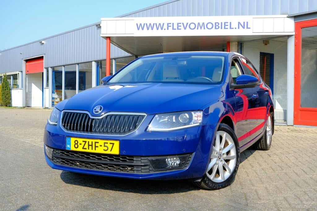 Skoda Octavia 1.4 TSI Greentech Elegance Businessline Aut. N, Auto's, Skoda, Euro 5, Gebruikt, 4 cilinders, Blauw