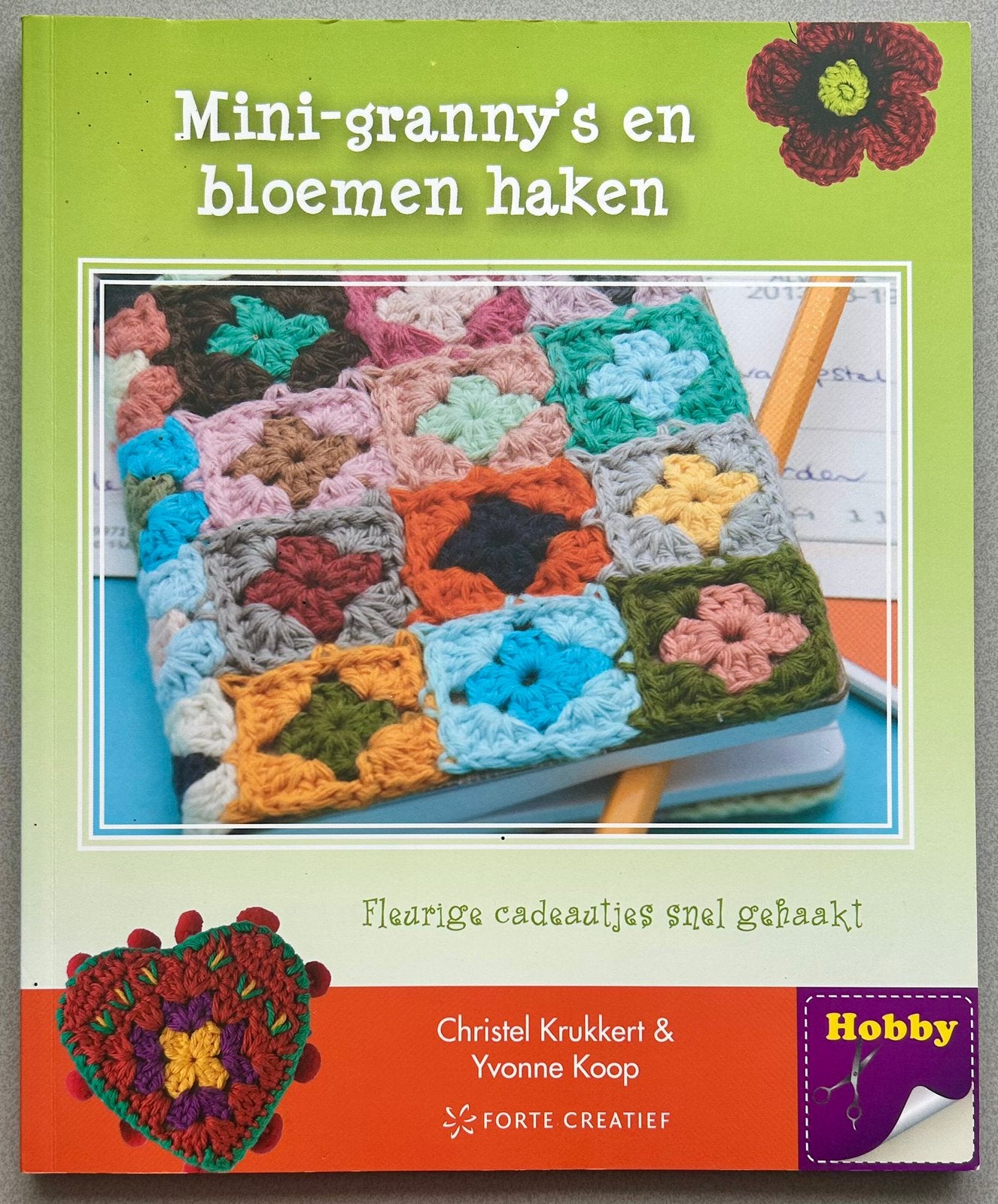 Christel Krukkert - Yvonne Koop - Mini-granny's en bloemen, Ophalen of Verzenden, Zo goed als nieuw, Haken, Patroon of Boek