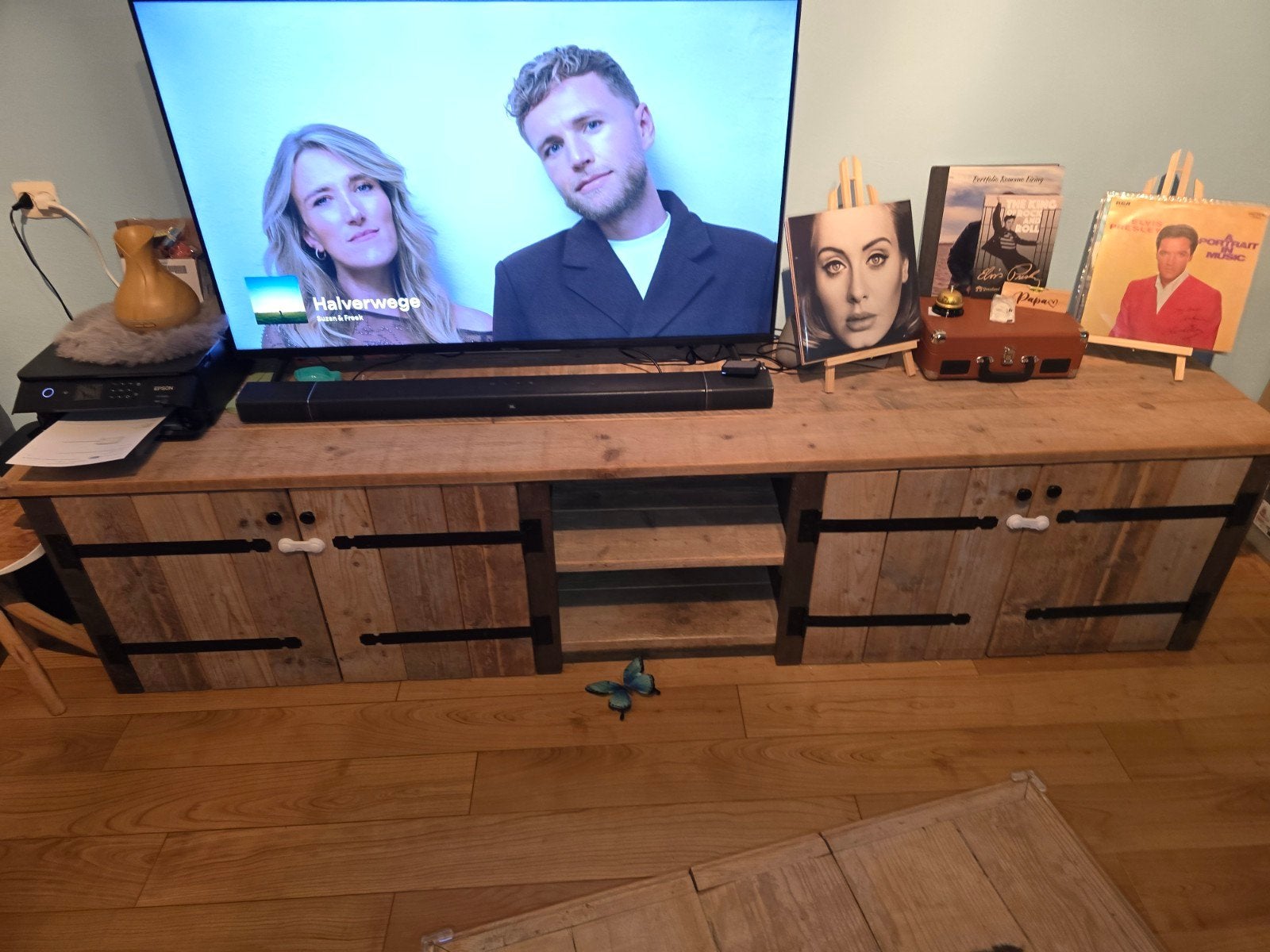 Robuust Dressoir van Steigerhout en Zwart Metaal, Met deur(en), Zo goed als nieuw, 200 cm of meer, Industrieel, Modern, Robuust