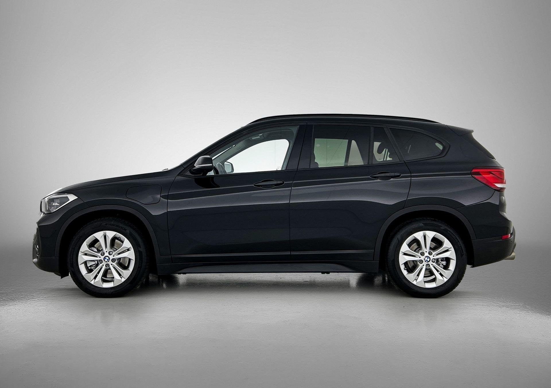 BMW X1 xDrive25e | Automaat | Achteruitrijcamera | Parkeerse, Auto's, 12 maanden, Stof, Gebruikt, 750 kg