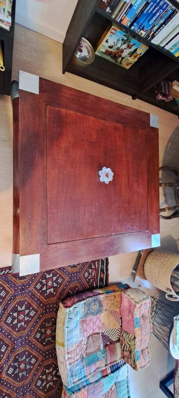 Salontafel van donker hout met metalen accenten, Gebruikt, Klassiek, Robuust, Vierkant, 5 – 50