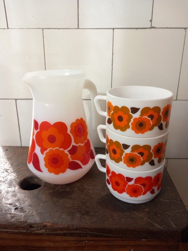 vintage water kan + kommen, arcopal france lotus oranje rood, Huis en Inrichting, Keuken | Servies, Zo goed als nieuw, Overige typen