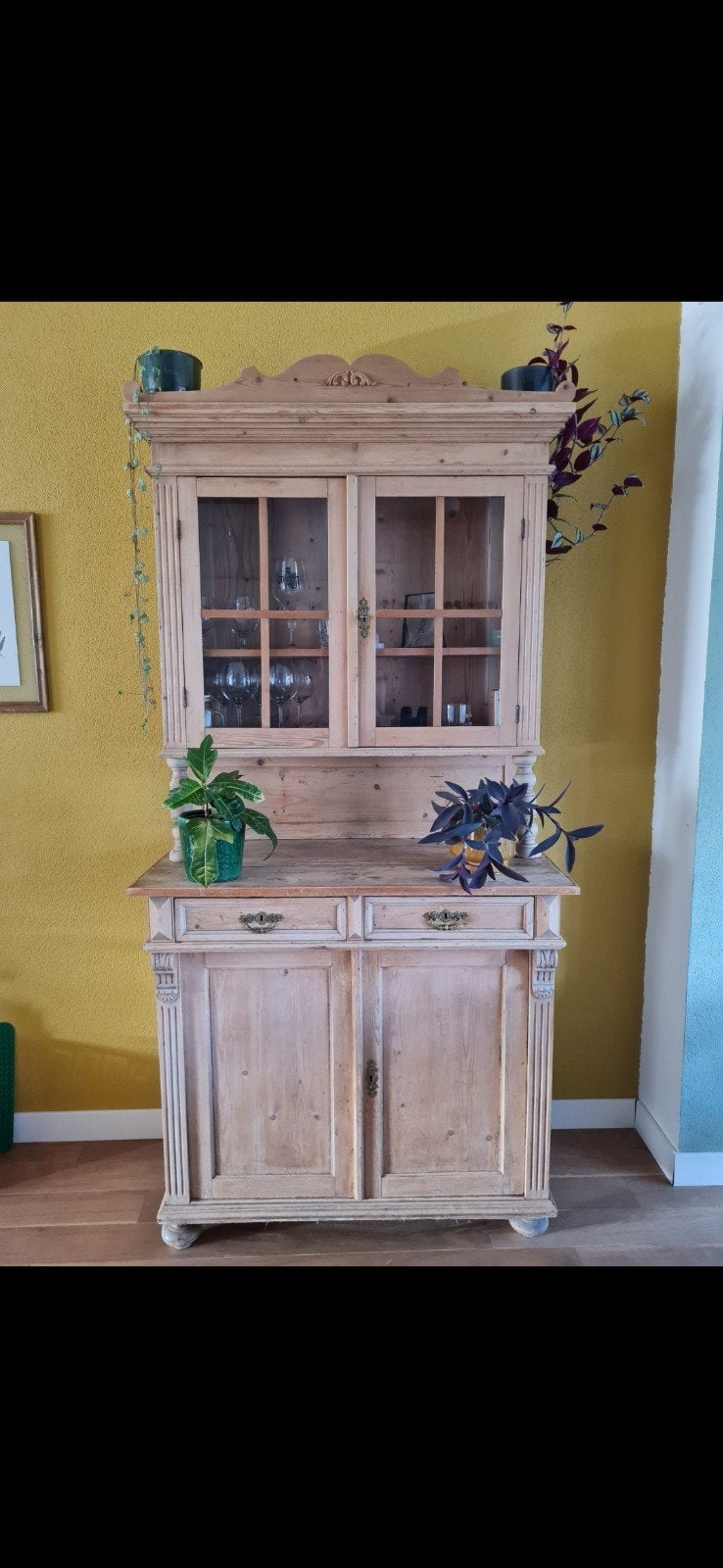 Antieke grenen buffetkast met vitrine, Ophalen