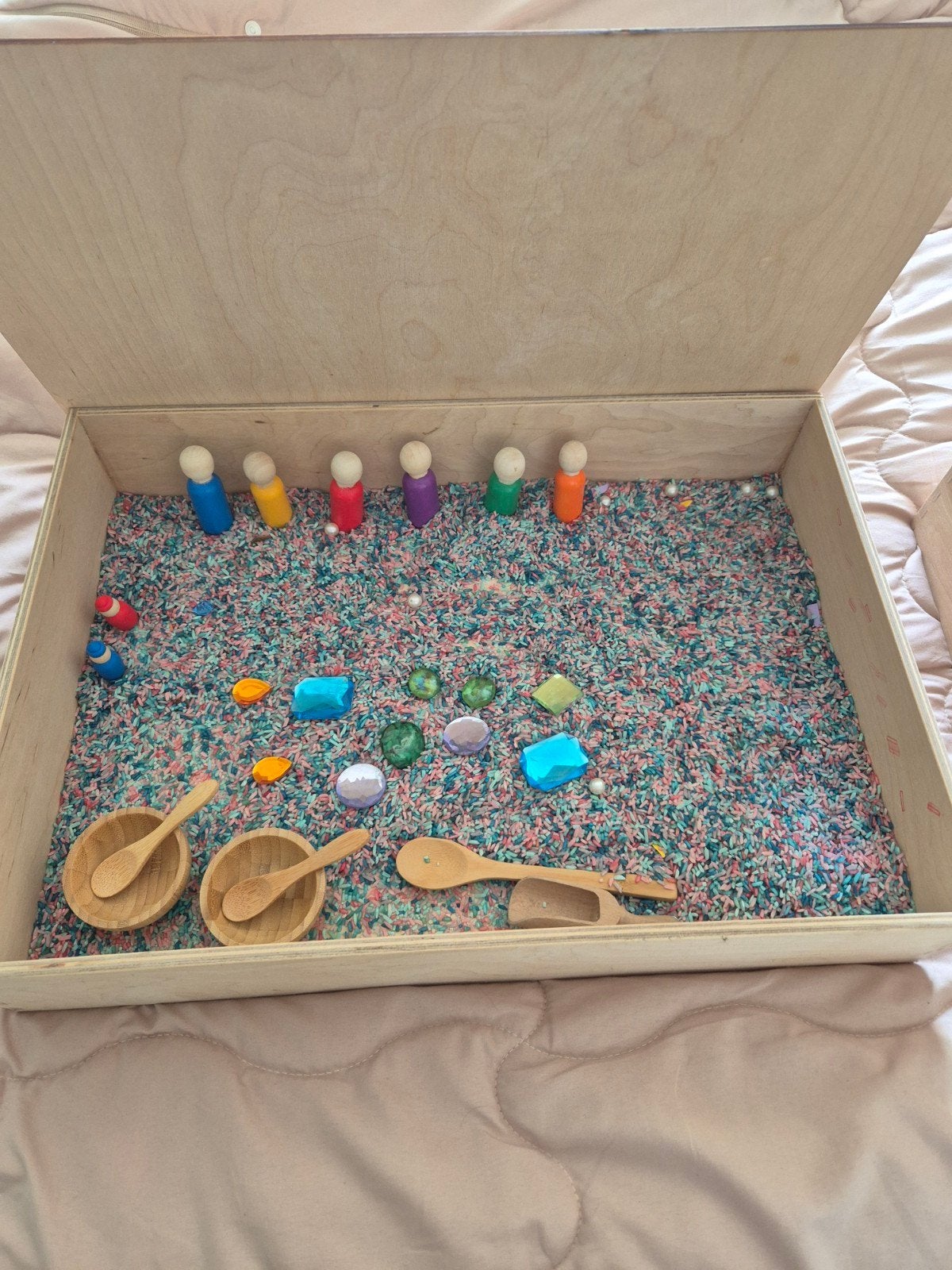 Grote houten bak met speelrijst en accessoires, Ophalen