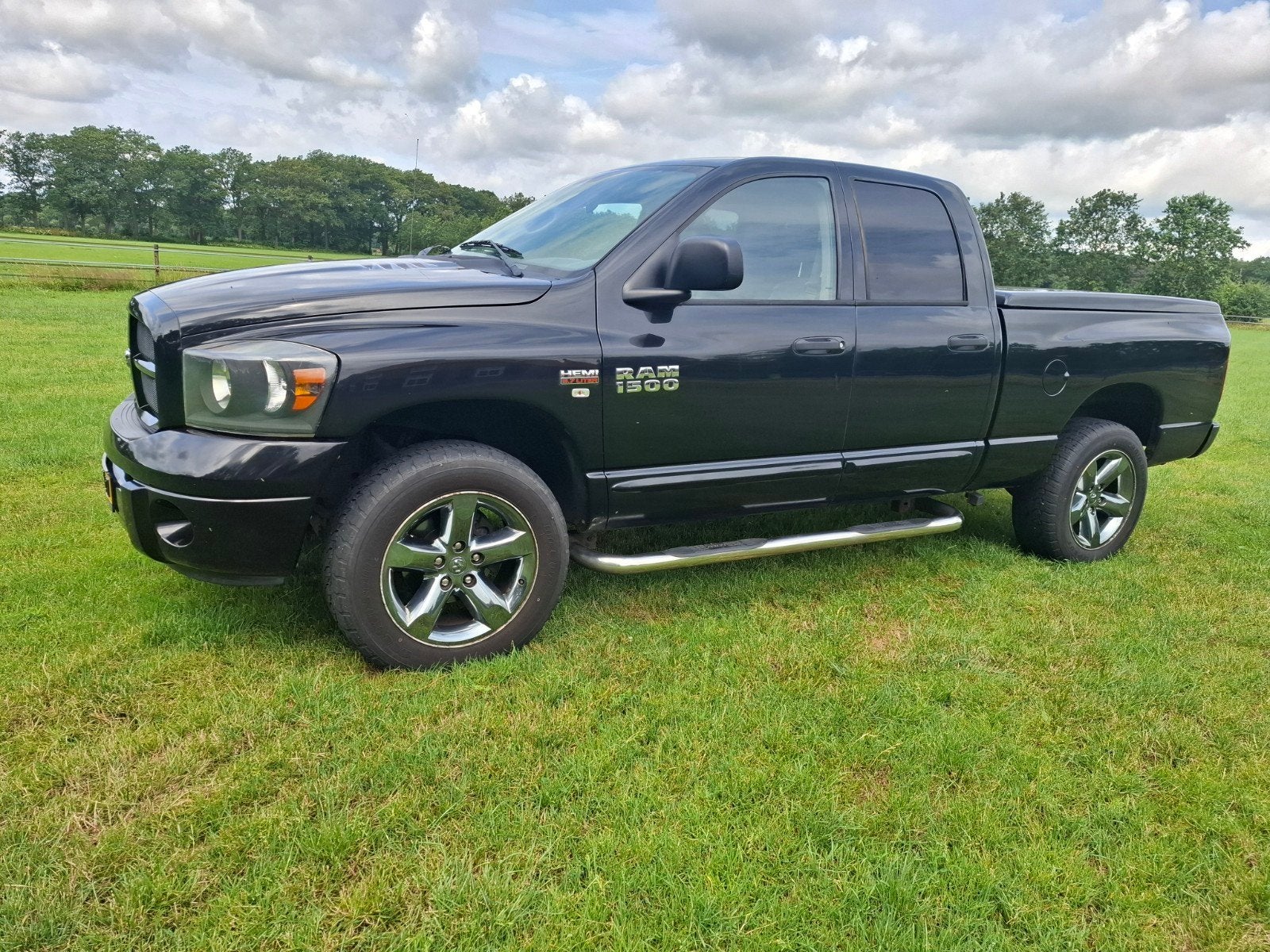 Dodge RAM 1500 5.7 V8 Hemi. 2006 grijs kenteken export, Auto's, Bestelauto's, 5654 cc, 350 pk, Particulier, 2544 kg