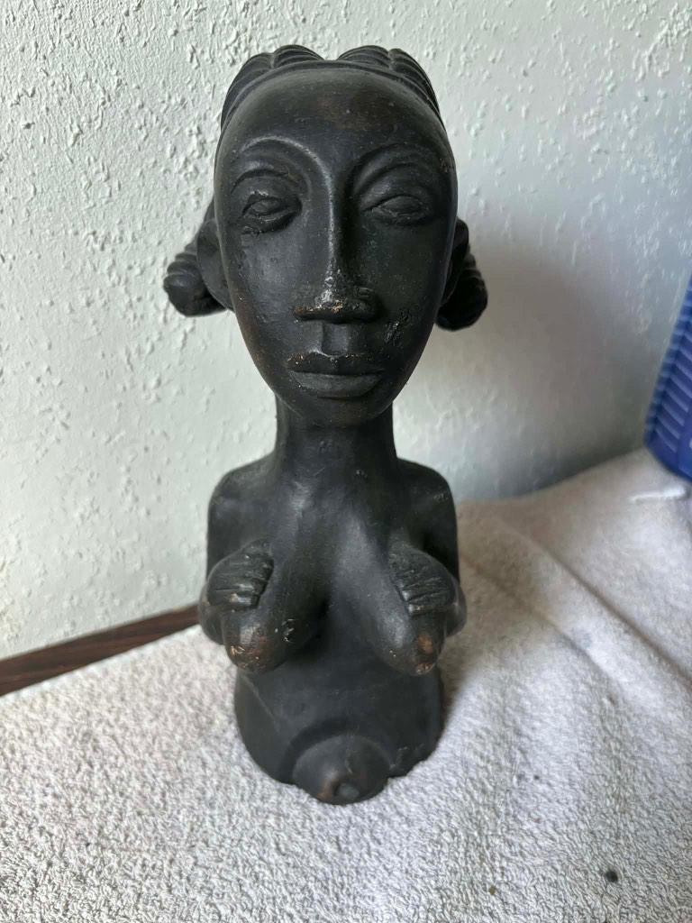 beeld naakte Afrikaanse vrouw met ramhoorns, Antiek en Kunst, Kunst | Beelden en Houtsnijwerken, Ophalen of Verzenden, Zwart, Beeld