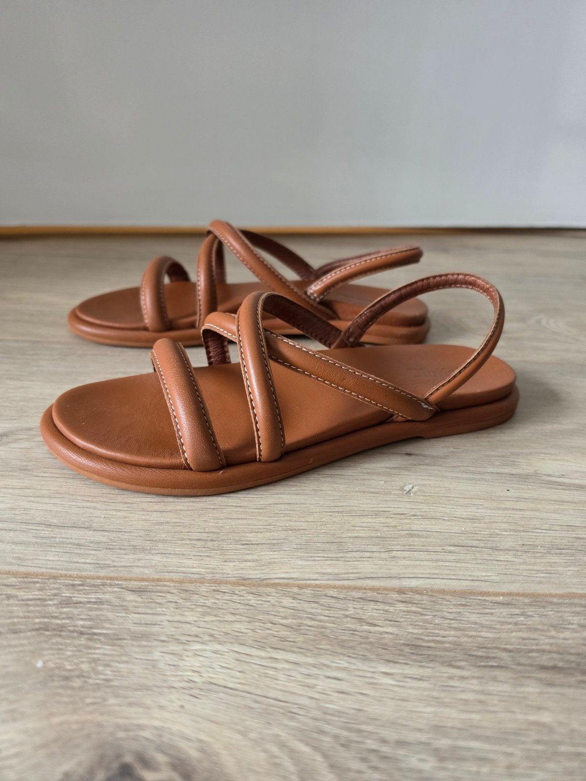 Olukai Tiare Strappy bruin lederen sandalen maat 36 als nieu, Bruin, Olukai, Zo goed als nieuw, Sandalen of Muiltjes