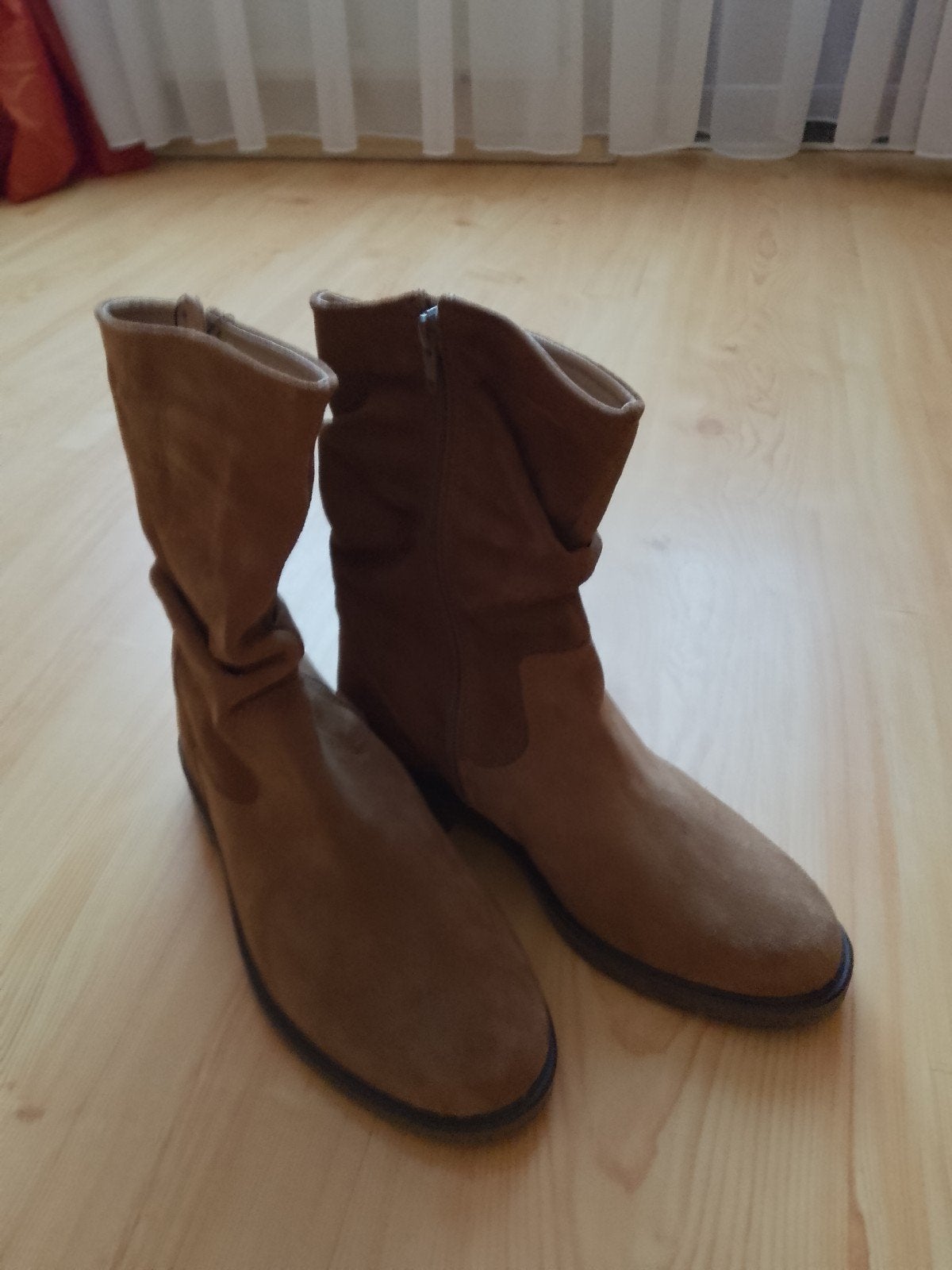 NIEUW halfhoge suede laarzen 38, Overige kleuren, Lage of Enkellaarzen, Nieuw, Ophalen of Verzenden
