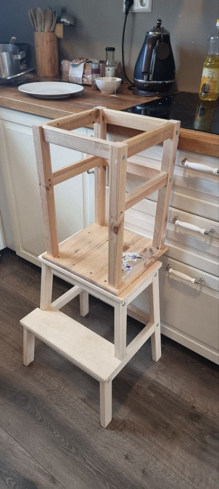Zelfgemaakte kinderkeukenstoel/keukenhulp, Huis en Inrichting, Tafels | Sidetables, Ophalen, 25 tot 50 cm, Rechthoekig