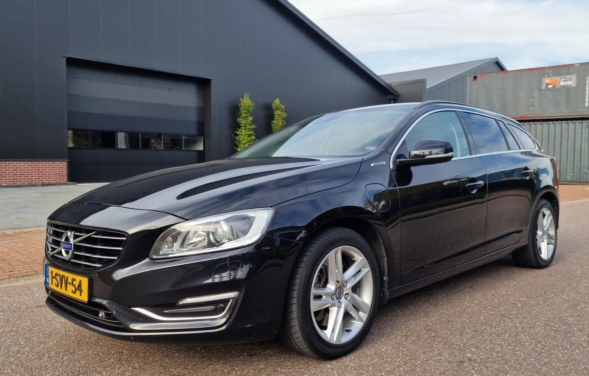 Volvo V60 2.4 D6 AWD Plug-In Hybrid Summum AUT PSENSOR NAVI, Auto's, Automaat, Zwart, Lederen bekleding, Zwart