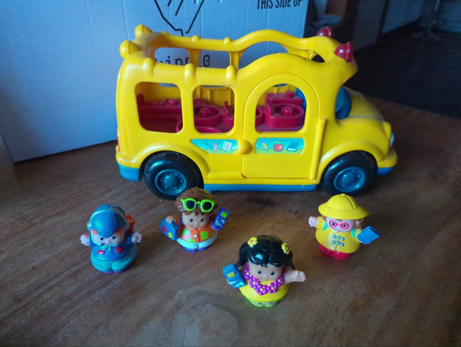 Fisher-Price Little People Schoolbus met 4 figuren, Kinderen en Baby's, Ophalen of Verzenden, Gebruikt
