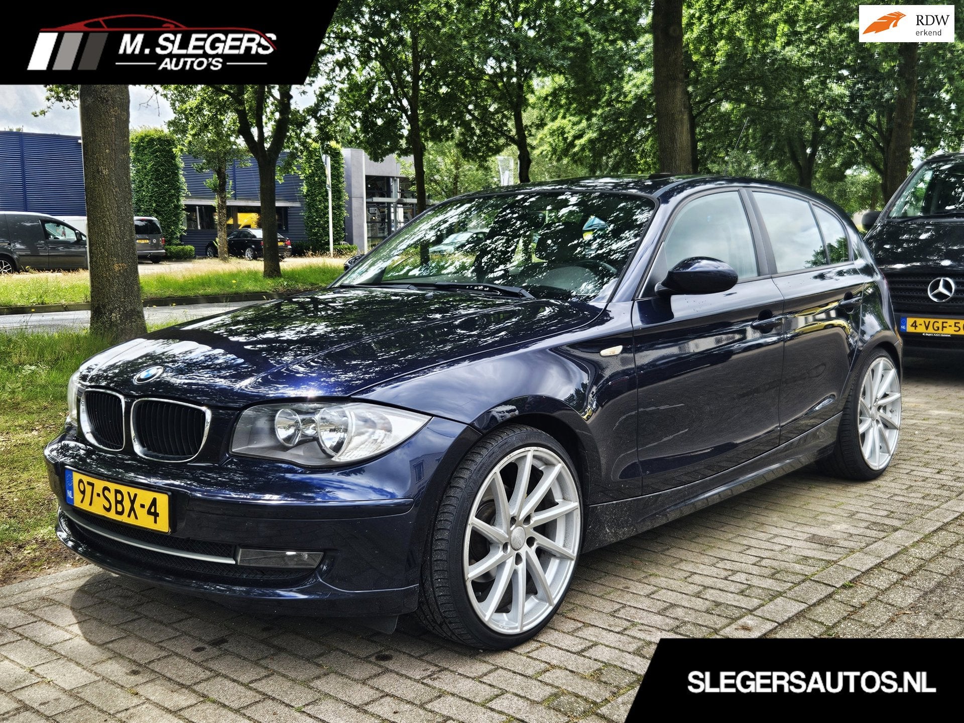 BMW 1-serie 118d Corporate*Panodak*19 inch, 1295 kg, 4 cilinders, Blauw, Leder