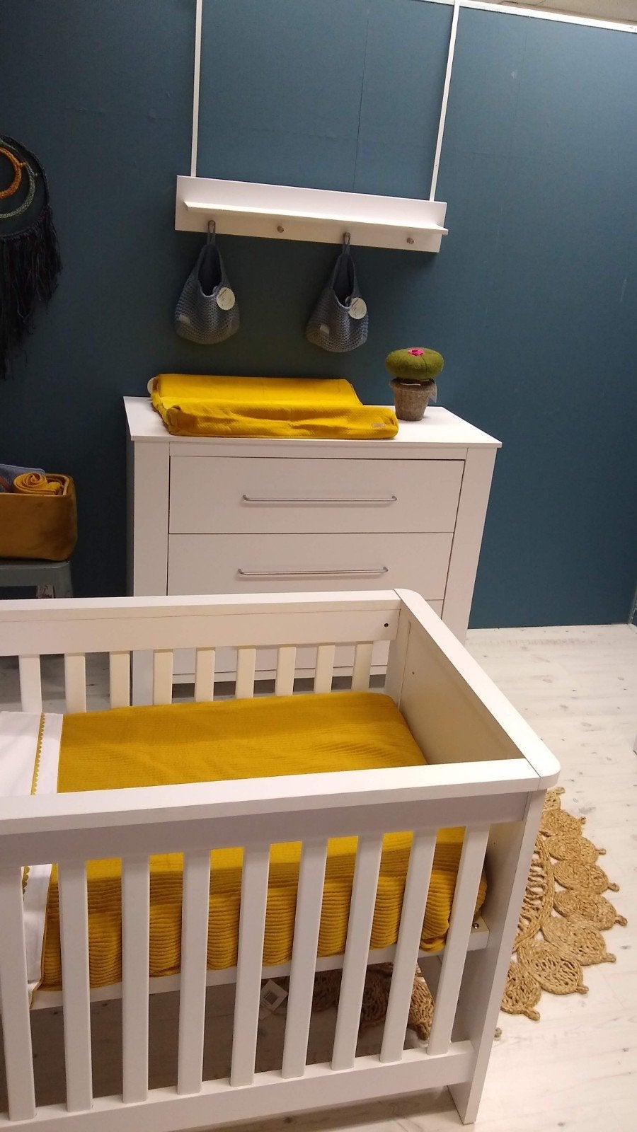 Witte babykamer set: ledikant, commode en kledingkast, 70 tot 85 cm, 140 tot 160 cm, Zo goed als nieuw, Ophalen