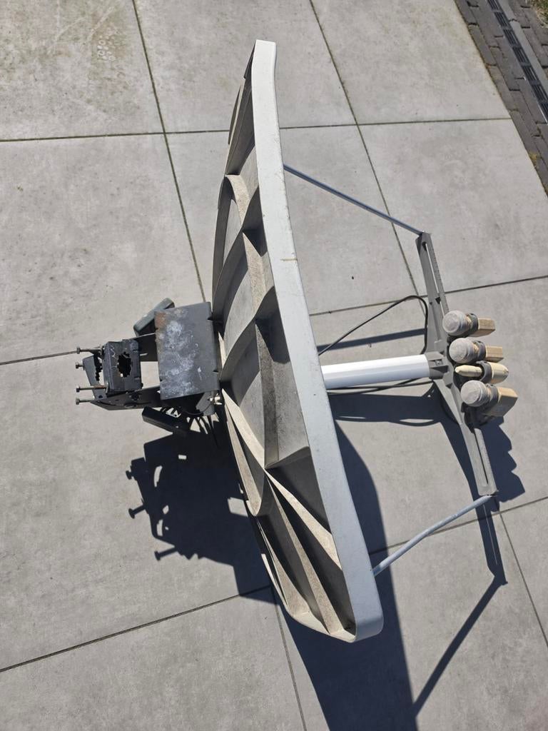 Grote Visiosat Schotelantenne met 4 LNB's, Audio, Tv en Foto, Schotelantennes, Ophalen, Gebruikt, (Schotel)antenne, Overige merken