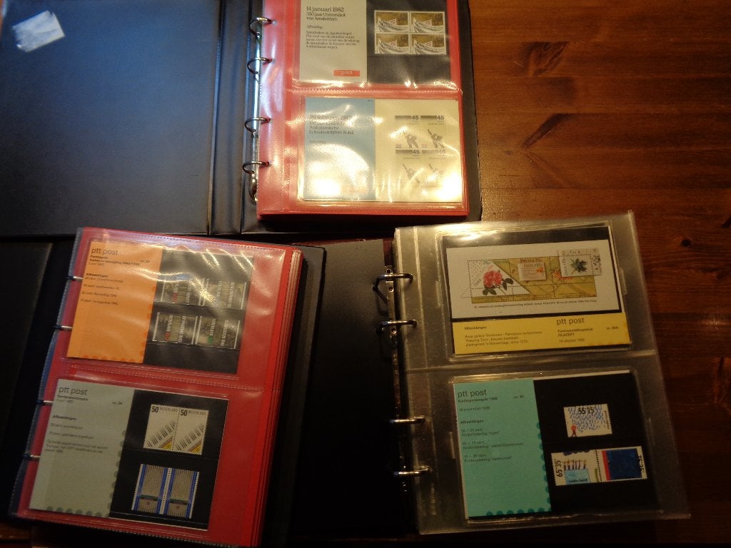 collectie van 134 PTT mapjes postfris *lees, Postzegels en Munten, Postzegels | Volle albums en Verzamelingen, Verzenden, Nederland