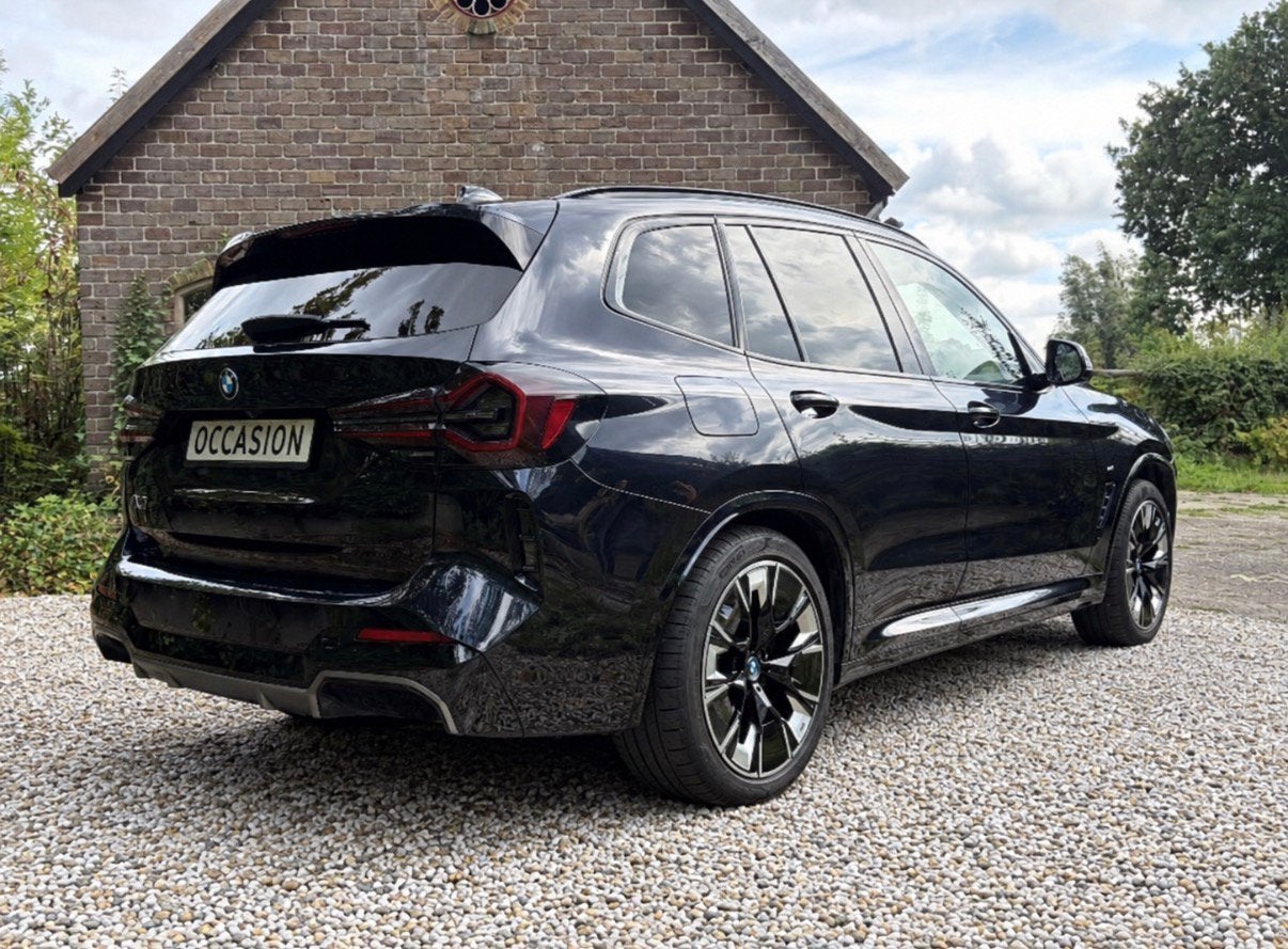 BMW iX3 M-Sport | 95,5% SoH | AVILOO | Pano | HUD | H/K|Trek, Auto's, Automaat, Achterwielaandrijving, 750 kg, Zwart