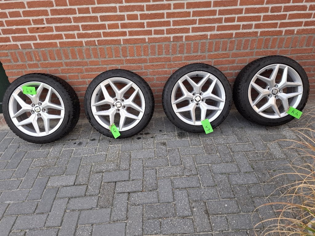 Winterbanden op velg Seat Ibiza 2019, Ophalen, Banden en Velgen, 17 inch, Winterbanden